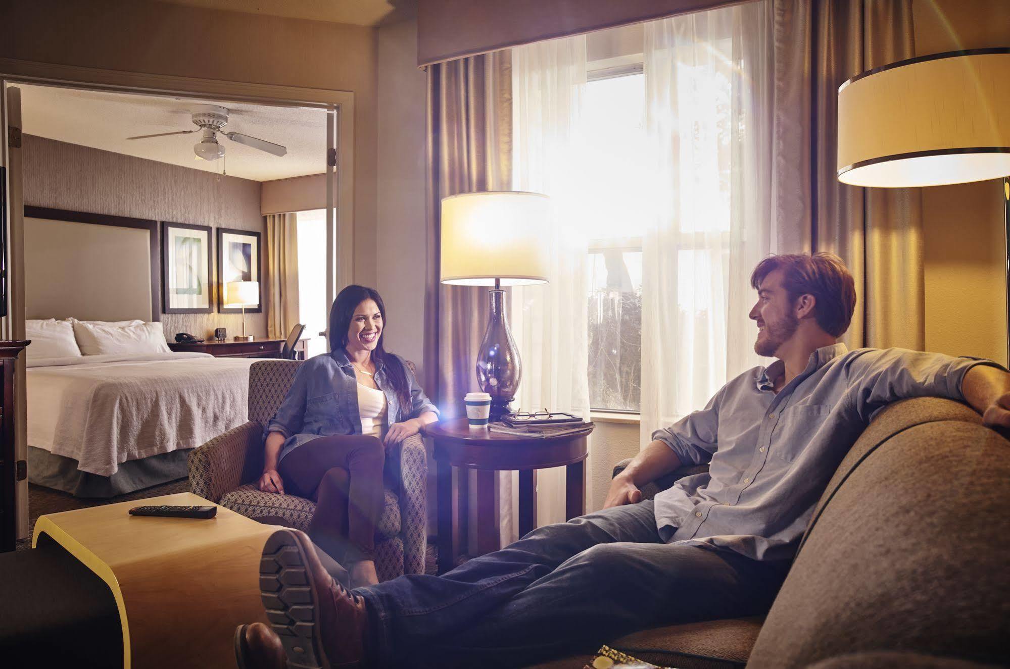โฮมวูด สวีท บาย ฮิลตัน เวสต์ฟาร์โก แซนฟอร์ด เมดิคัลเซ็นเตอร์ Hotel ภายนอก รูปภาพ