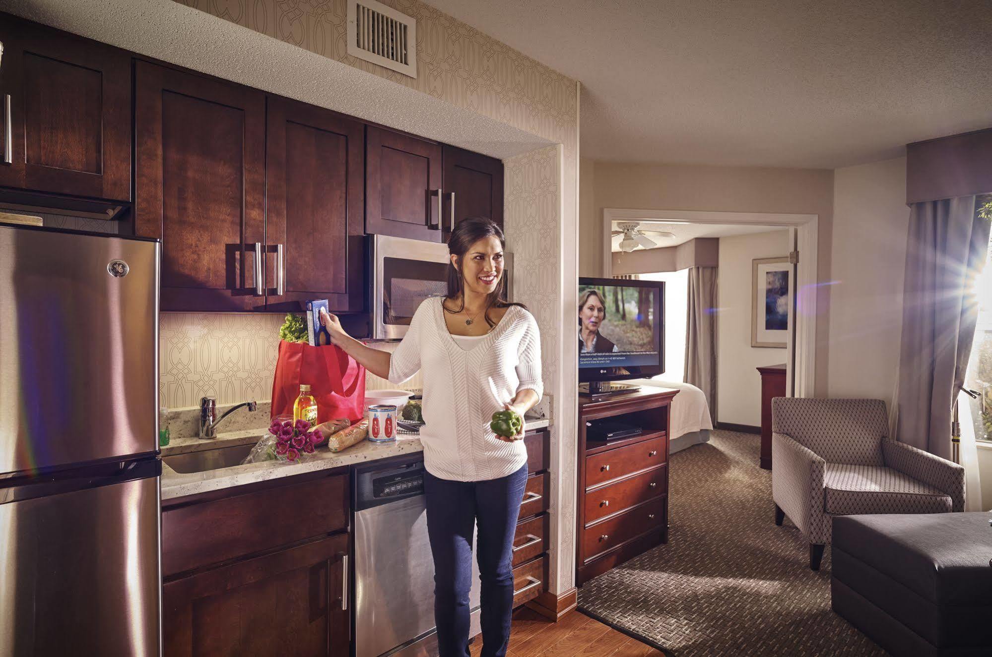 โฮมวูด สวีท บาย ฮิลตัน เวสต์ฟาร์โก แซนฟอร์ด เมดิคัลเซ็นเตอร์ Hotel ภายนอก รูปภาพ